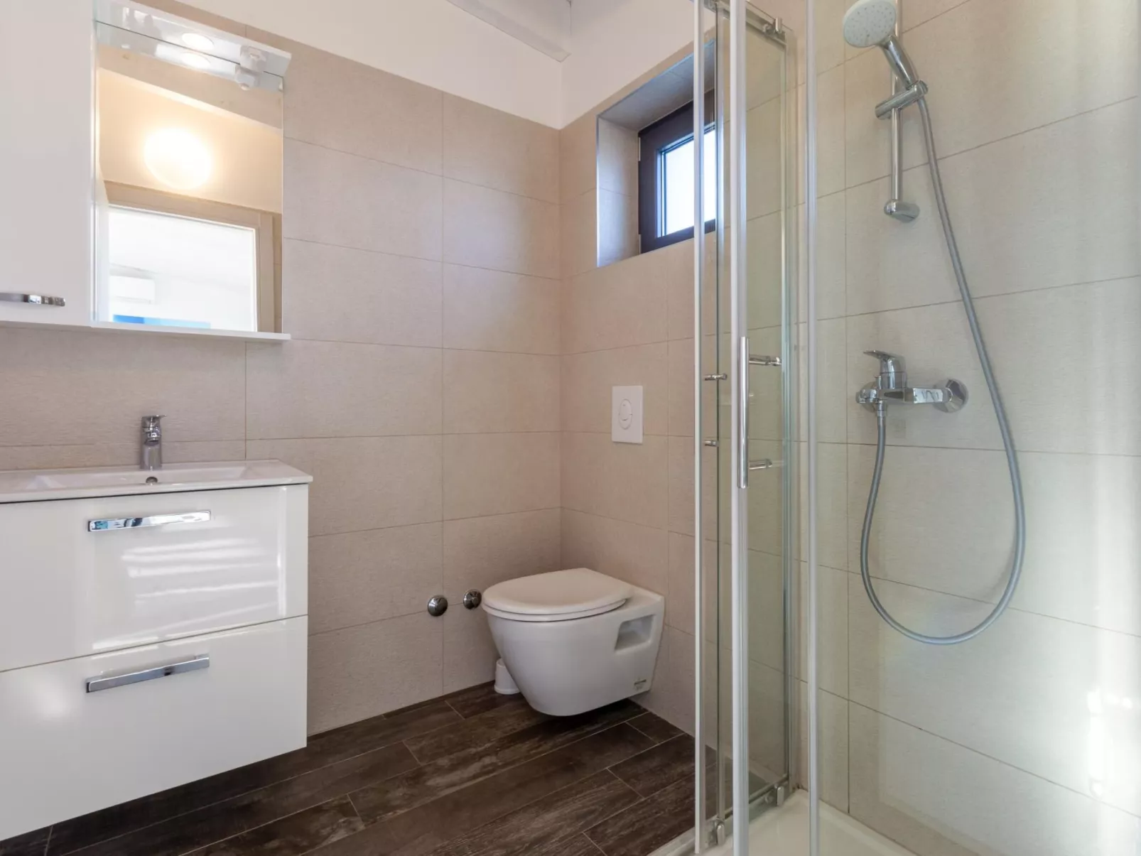 Villa Luna mit Pool, Sauna, Whirlpool, Tennisplatz-Drinnen