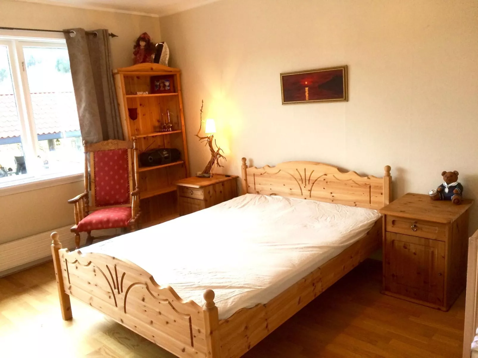 Mit Blick auf das Wasser-Dedans