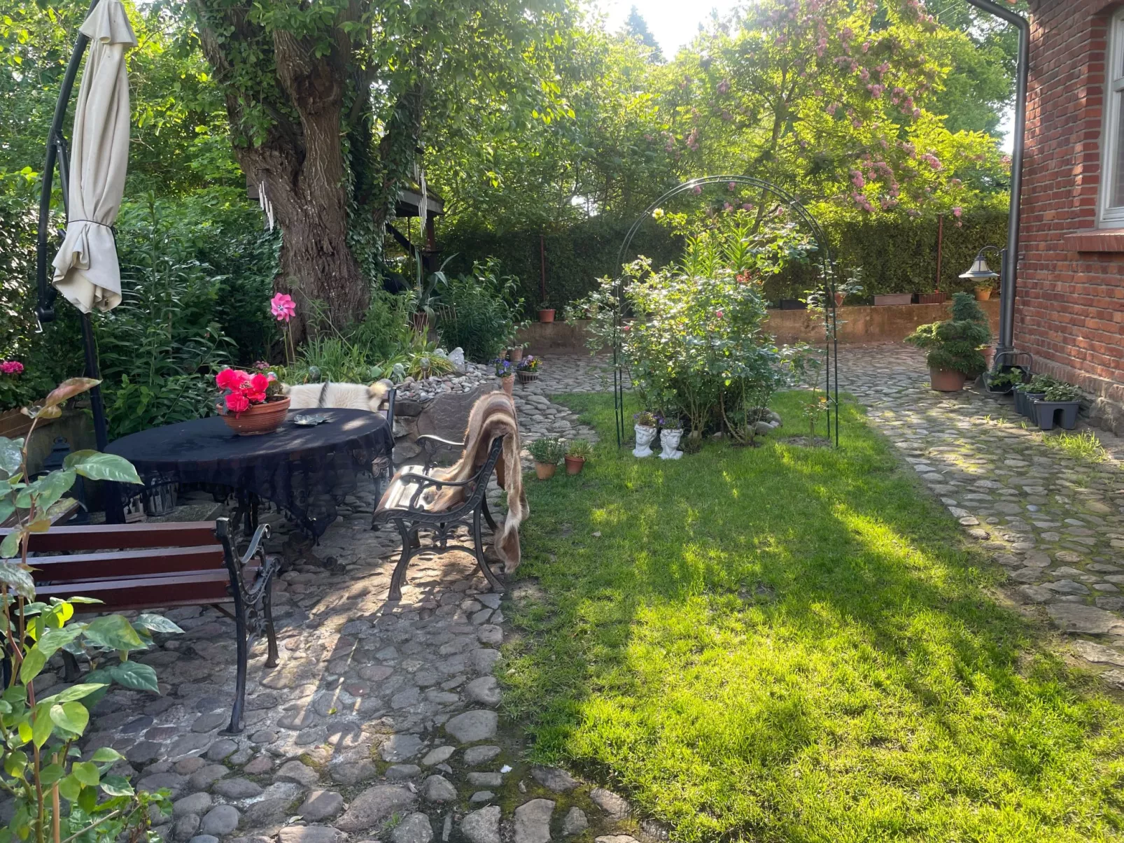 Anwesen mit Garten, Grill und Terrasse-Outside