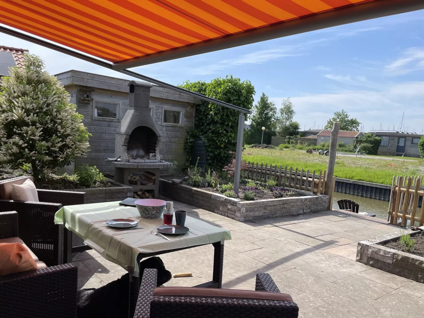 Chalet Ufergrundstück mit eigenem Angelplatz-Outside