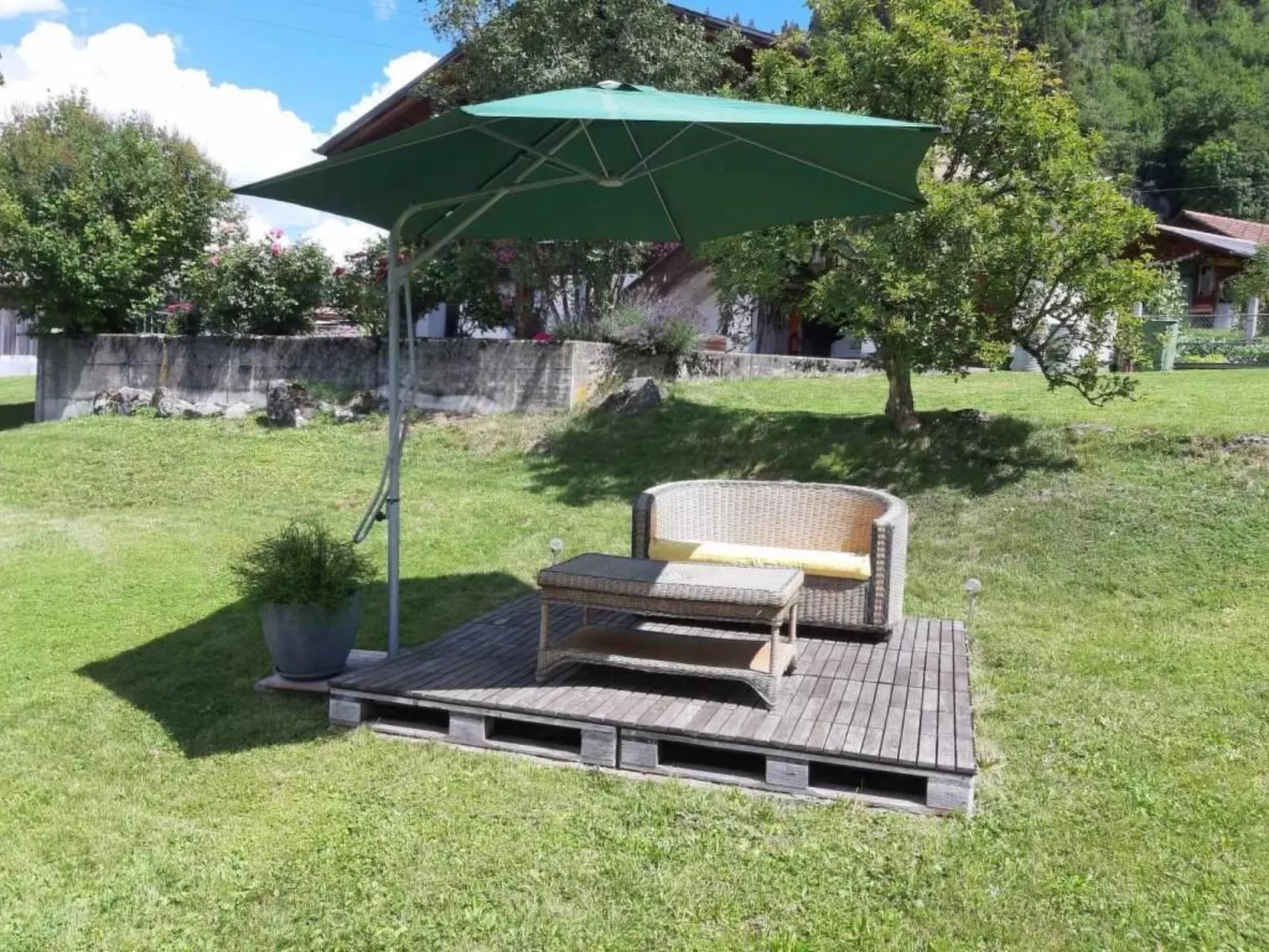 Mannried 2 1/2-Zimmerwohnung "Rustikal"-Dehors