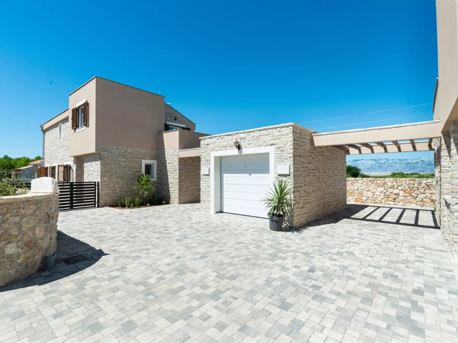 Villa Vid 03 mit beheiztem Pool -TA Leut Agency-Dehors