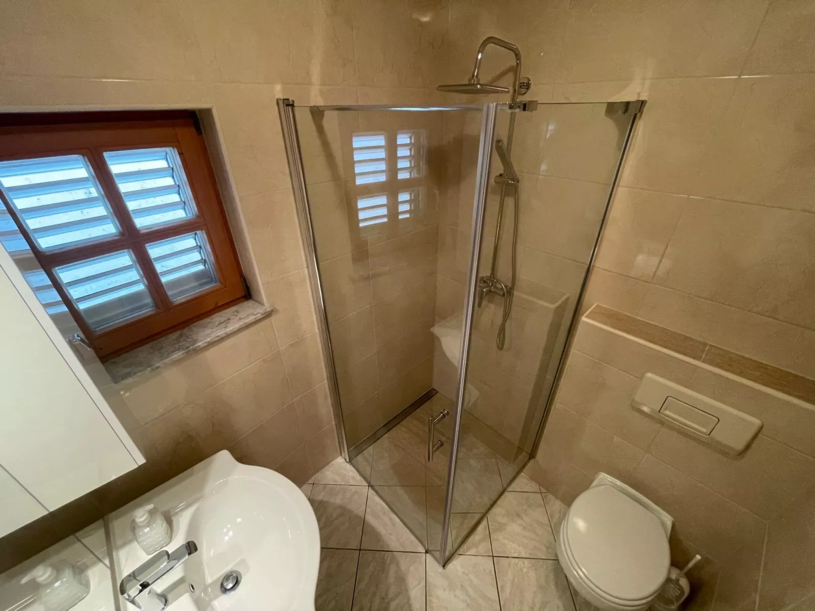 Moderne Ferienwohnung für 4 Personen-Drinnen