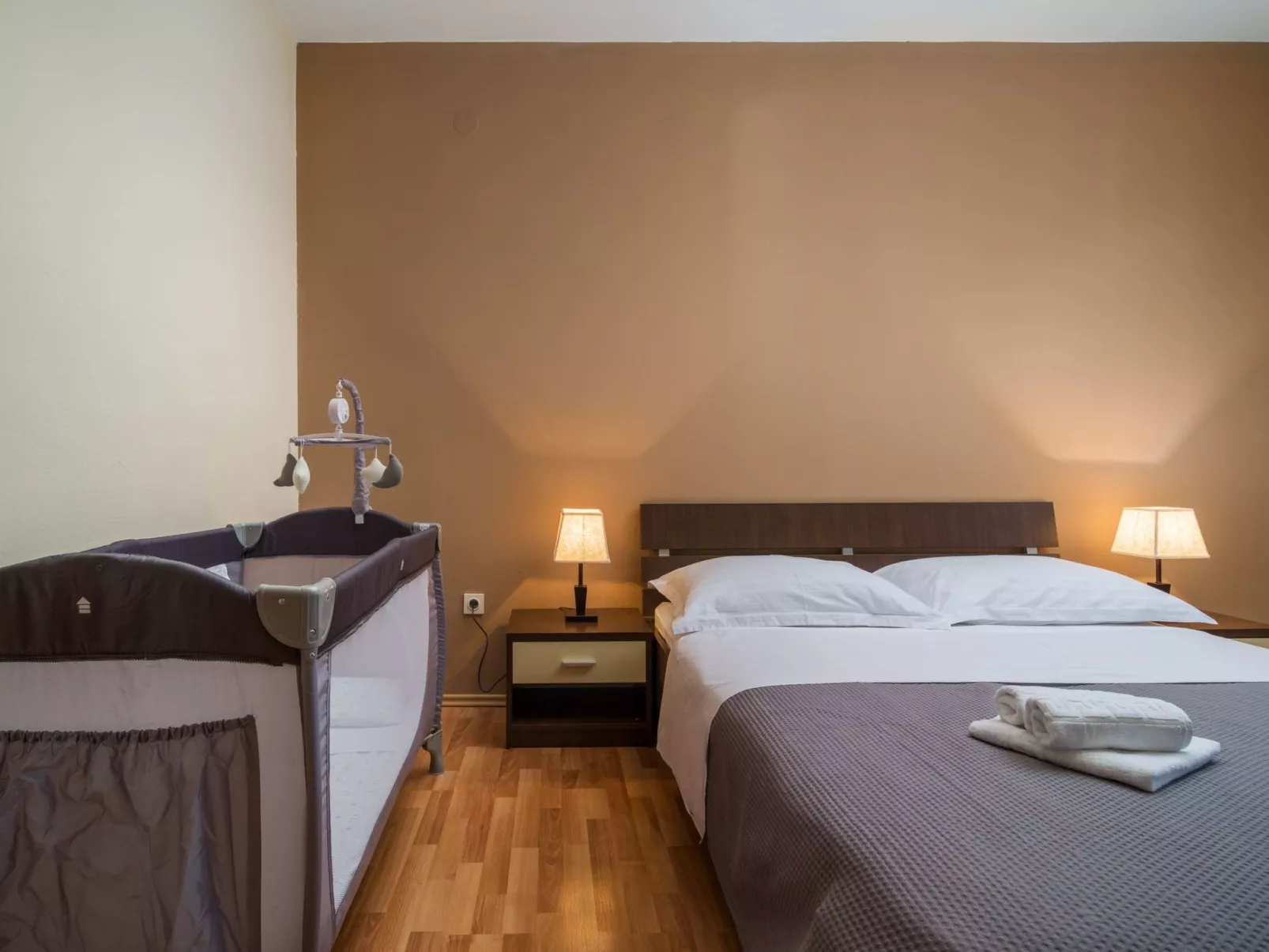 Villa Rustica mit traditionellem und rustikalem Touch-Inside