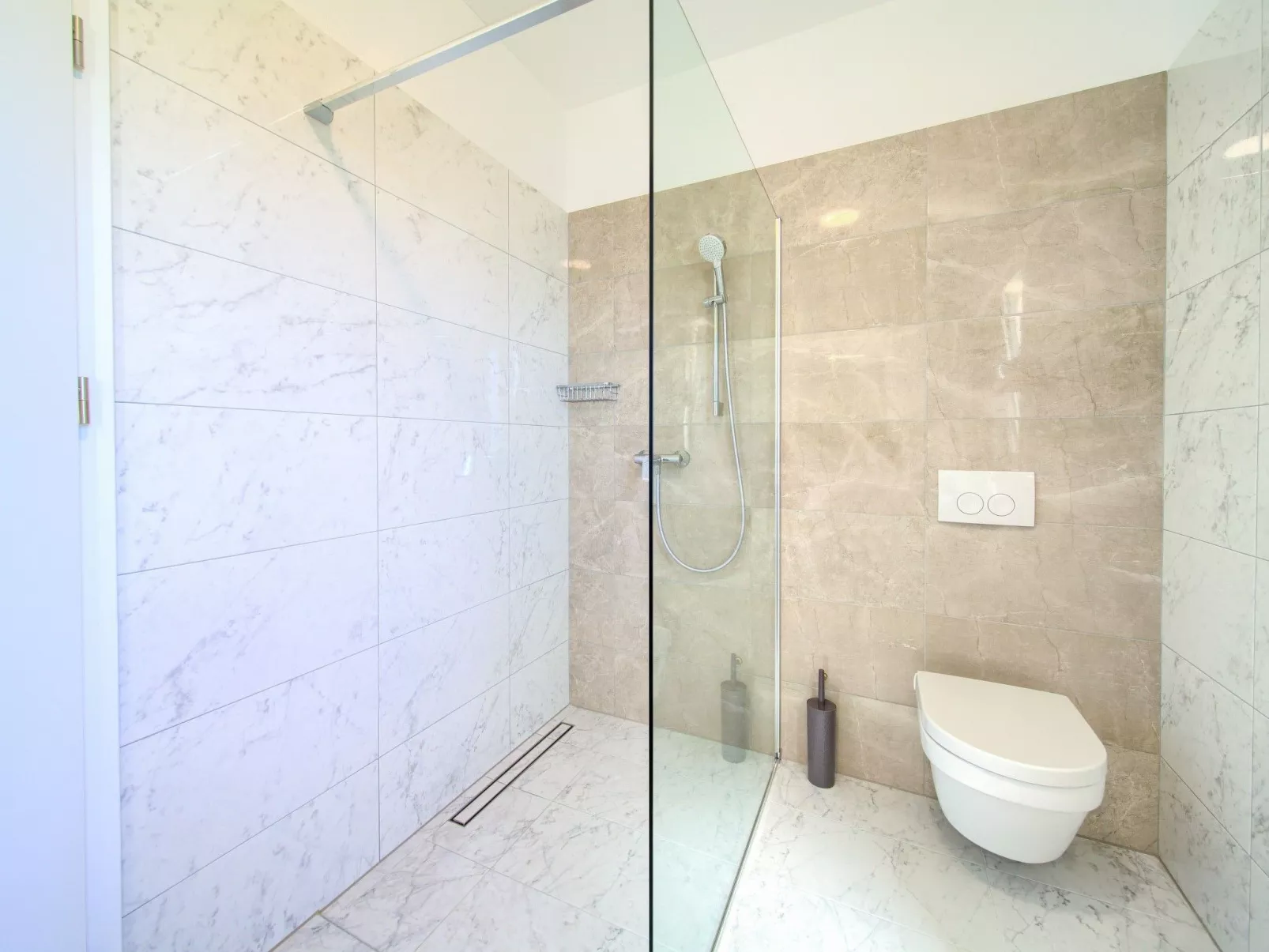 Geräumige, luxuriöse 5*-Ferienvilla mit Meerblick, eigenem Pool und großer Terr-Dedans