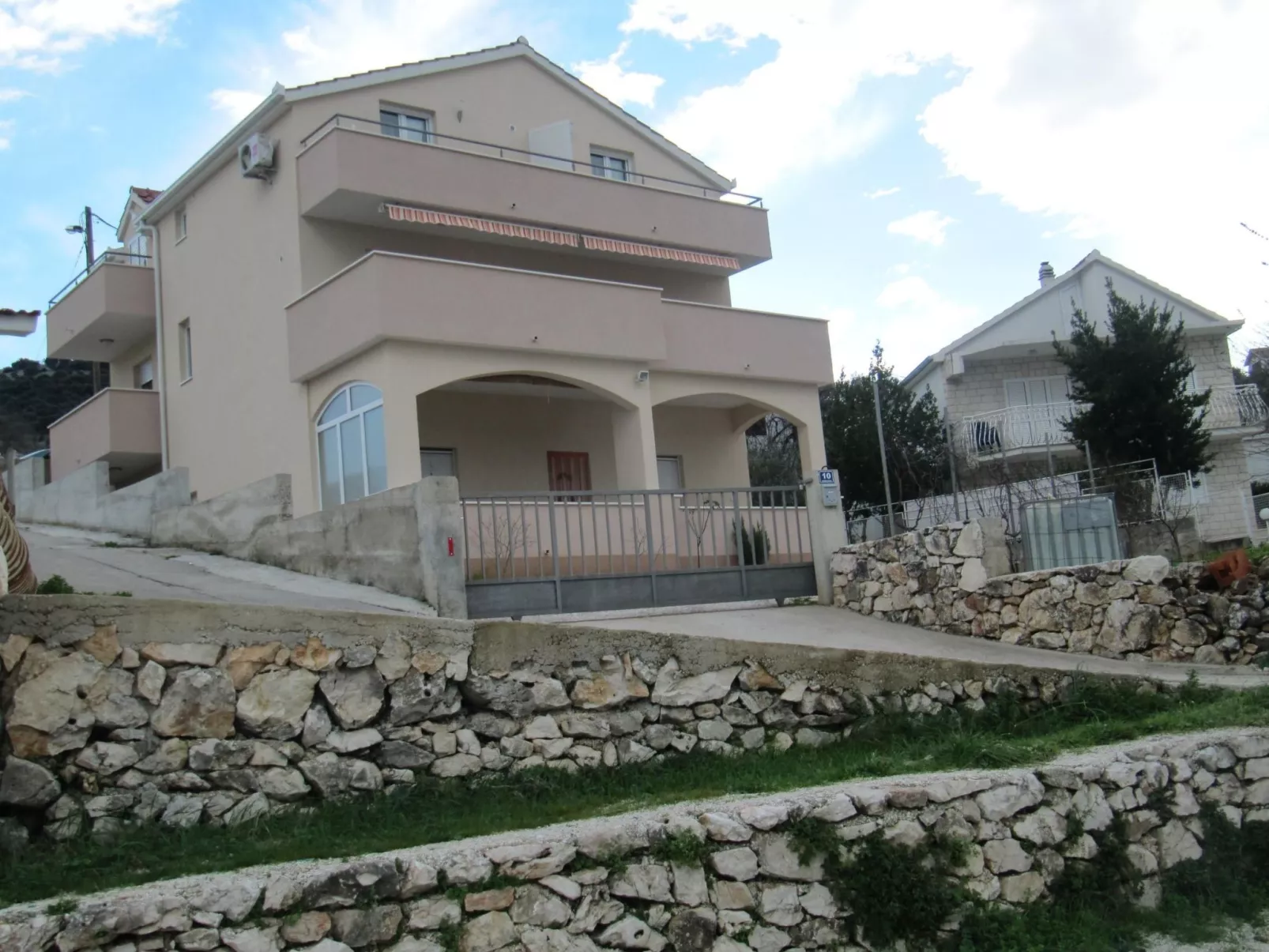 Mit zwei Balkonen-Image-tags.info