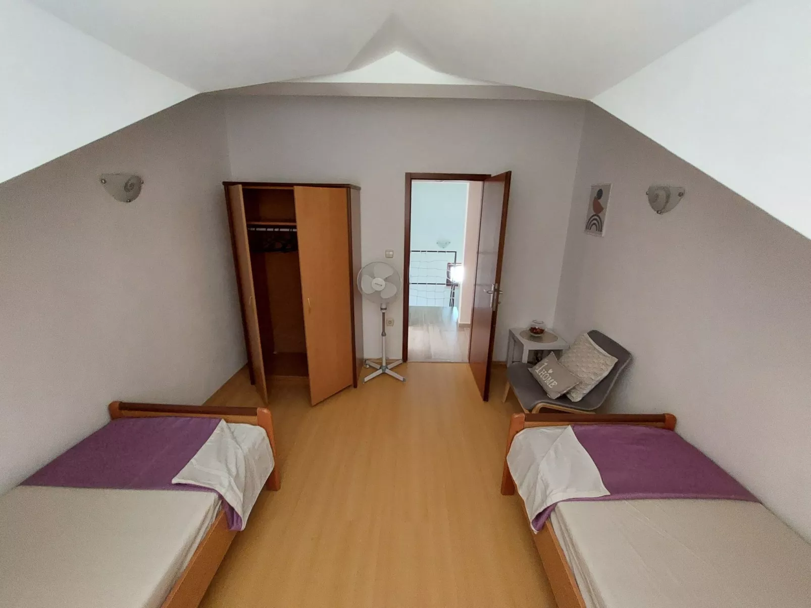 Wohnung Jadrija mit zwei Balkonen in Strandnähe-Drinnen