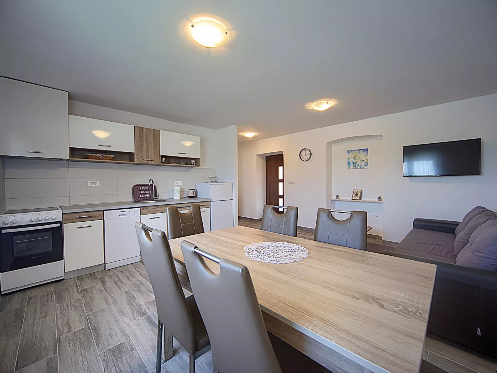 Villa mit Garten, Grill und Terrasse-Dedans