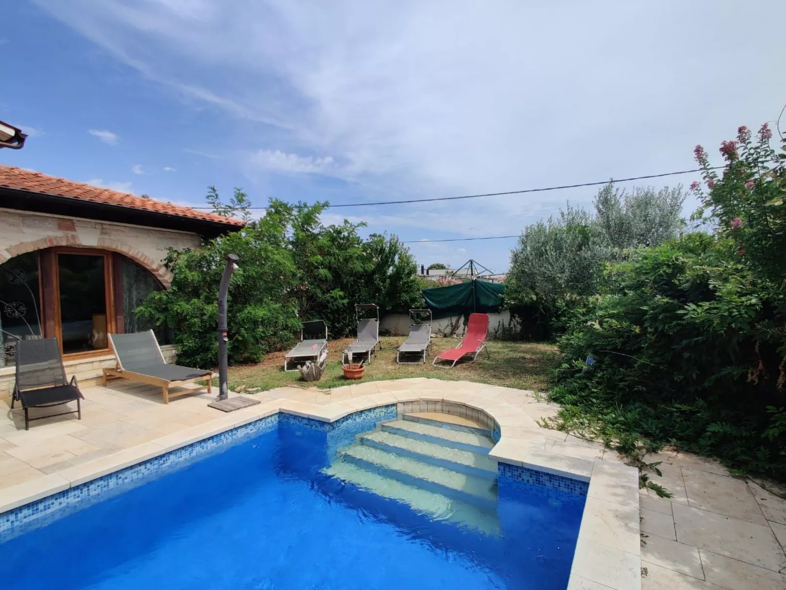 Haus mit Pool-Outside