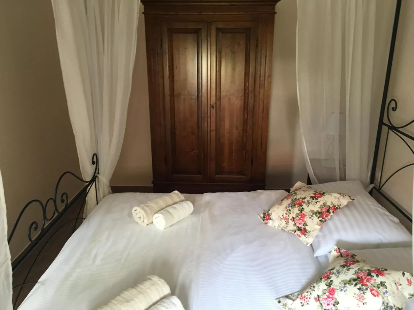 Appartement in Stoja mit Möbliertem Balkon-Dedans