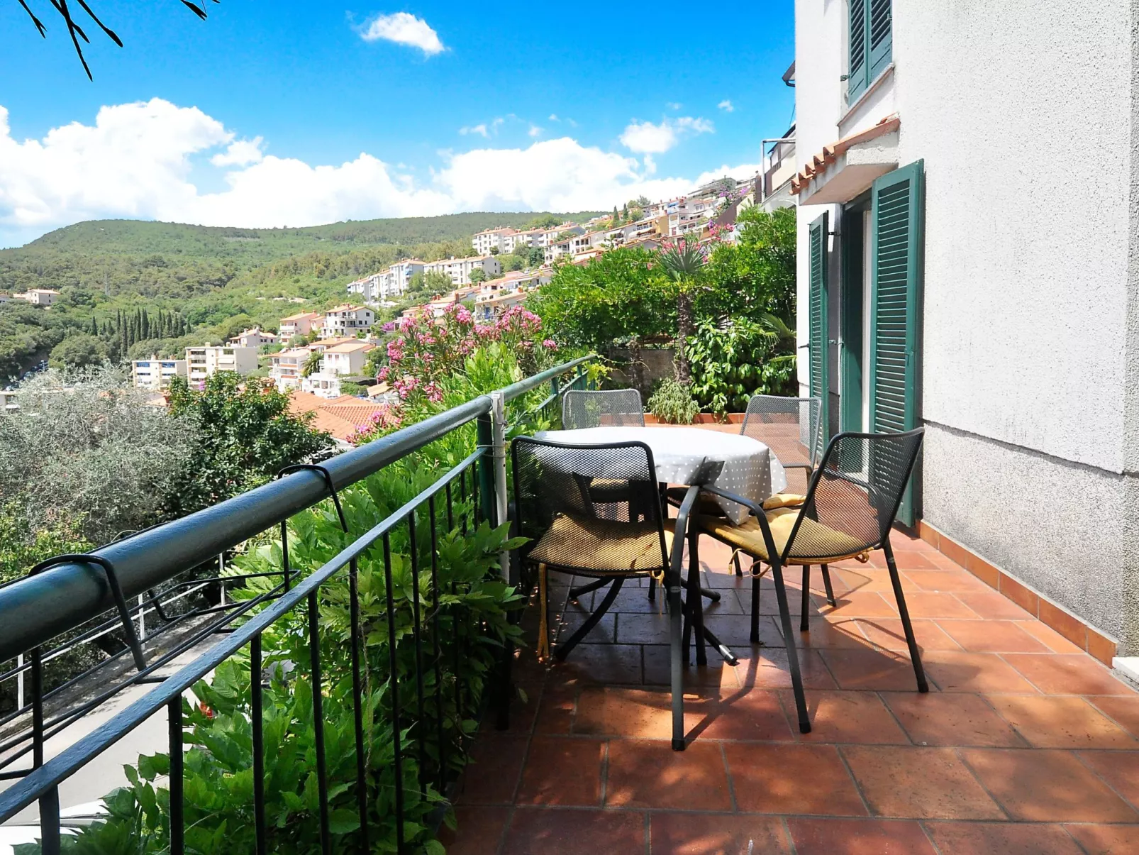 Hübsche Wohnung mit teilweisem Meerblick, für 4 Personen-Dehors