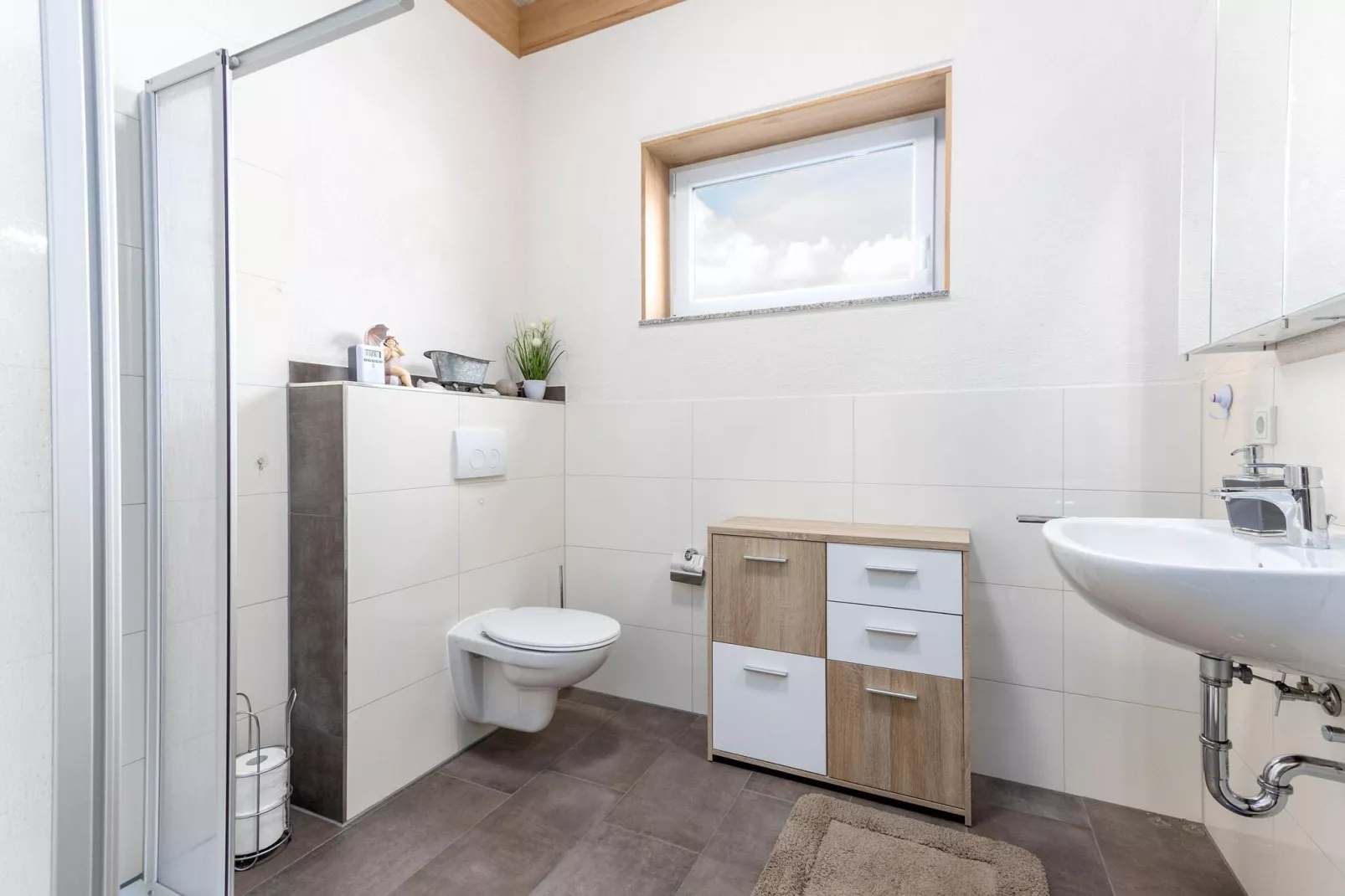 Ferienhaus Kronenburger See-Bathroom