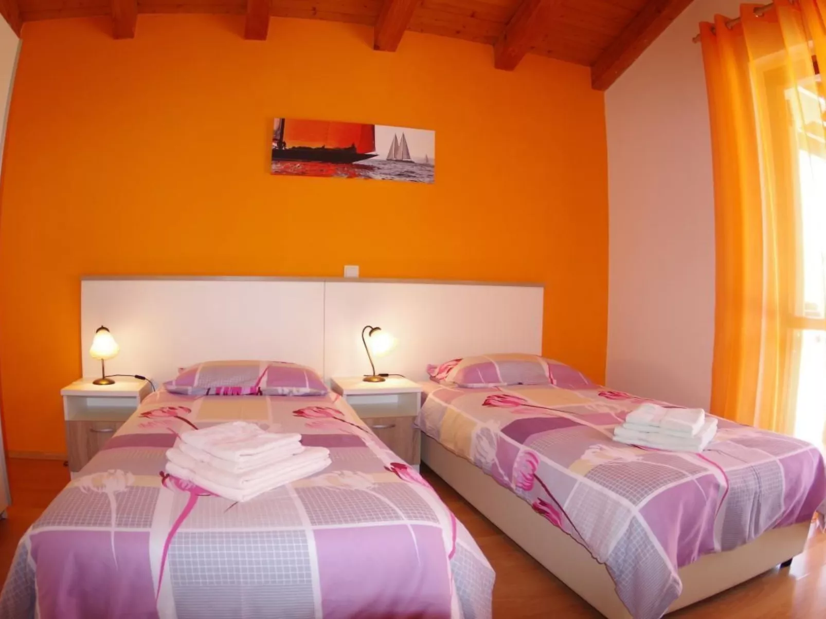 "Elvis", Dorf Sveti Kirn-Inside