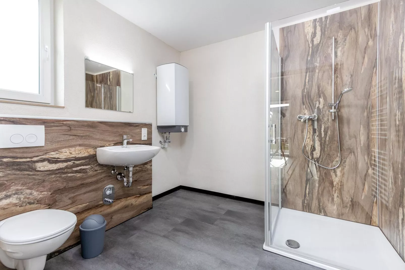 Ferienhaus Kronenburger See-Bathroom