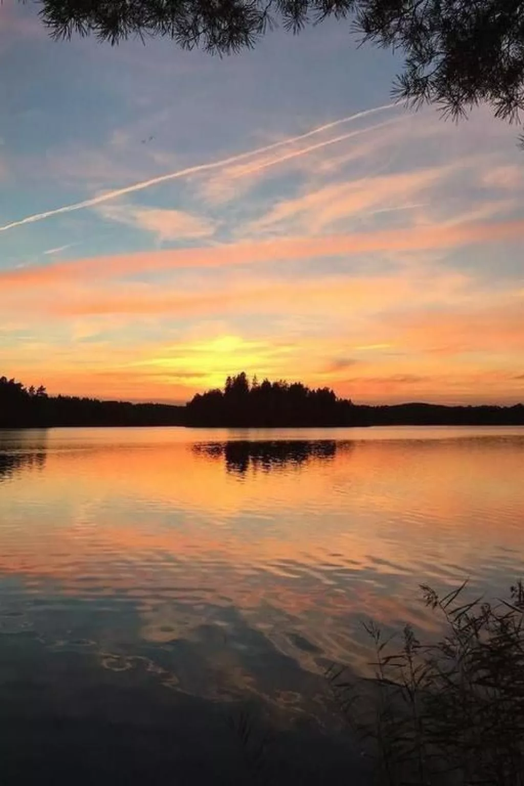 Grosses Sommerhaus direkt am See-Outside