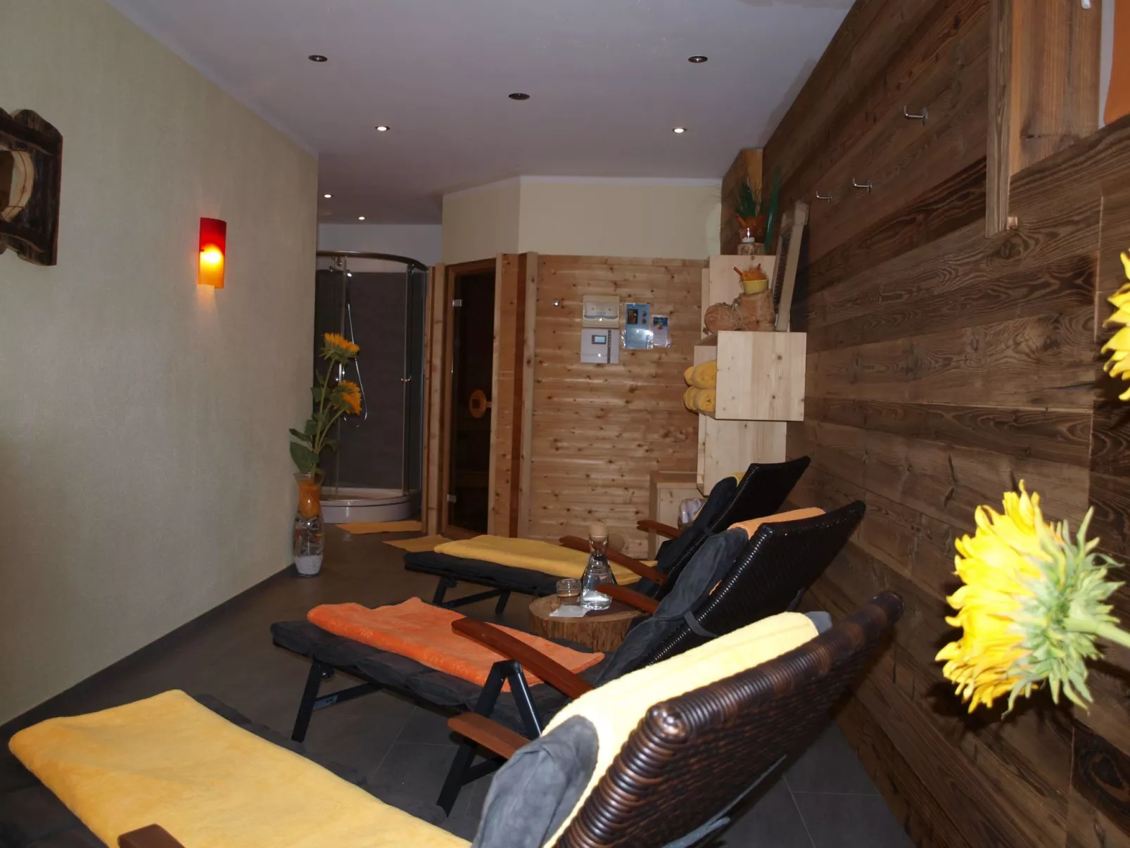 Sunny Hideaway-Inside