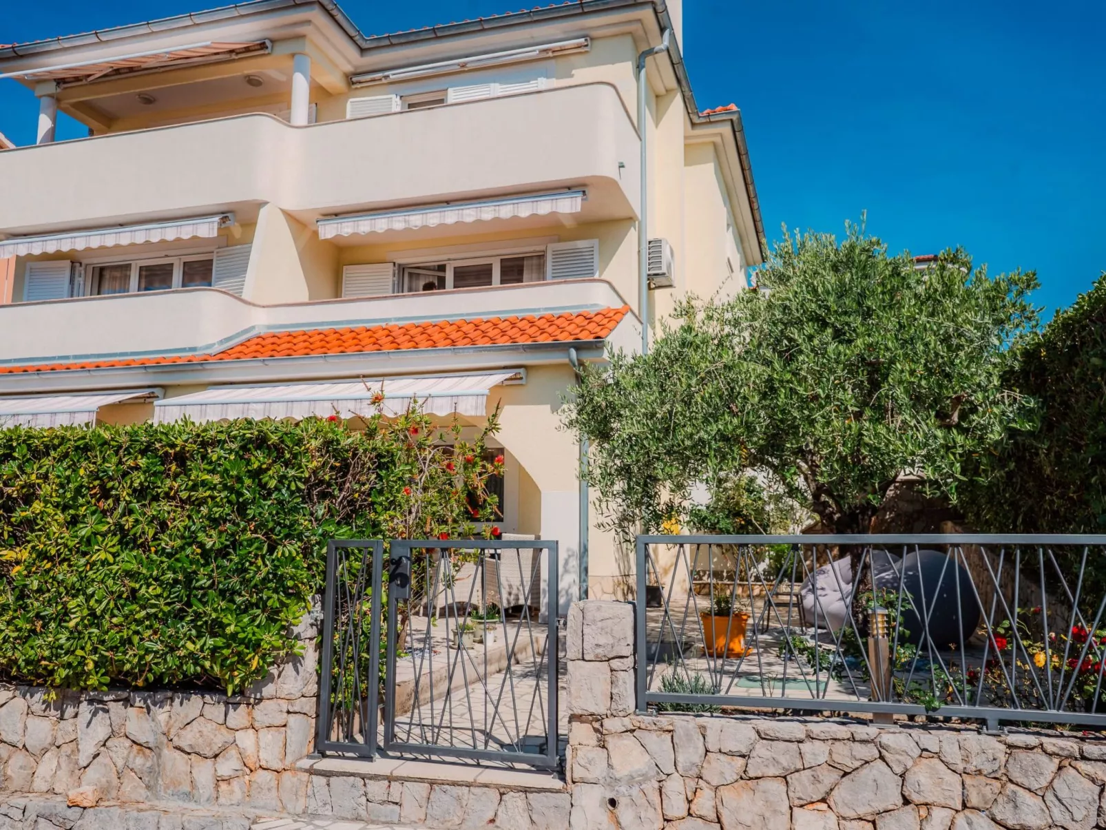 Wohnung Nr. 4 mit atemberaubendem Meerblick-Dehors