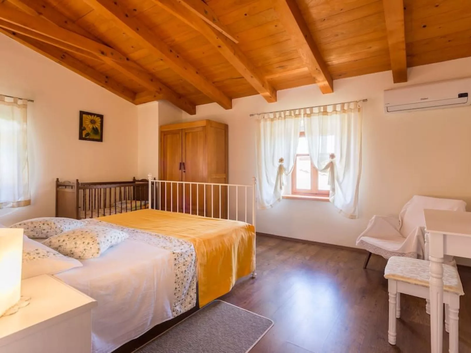 Modernes Ferienhaus in Vadreš mit Privatem Pool-Dedans