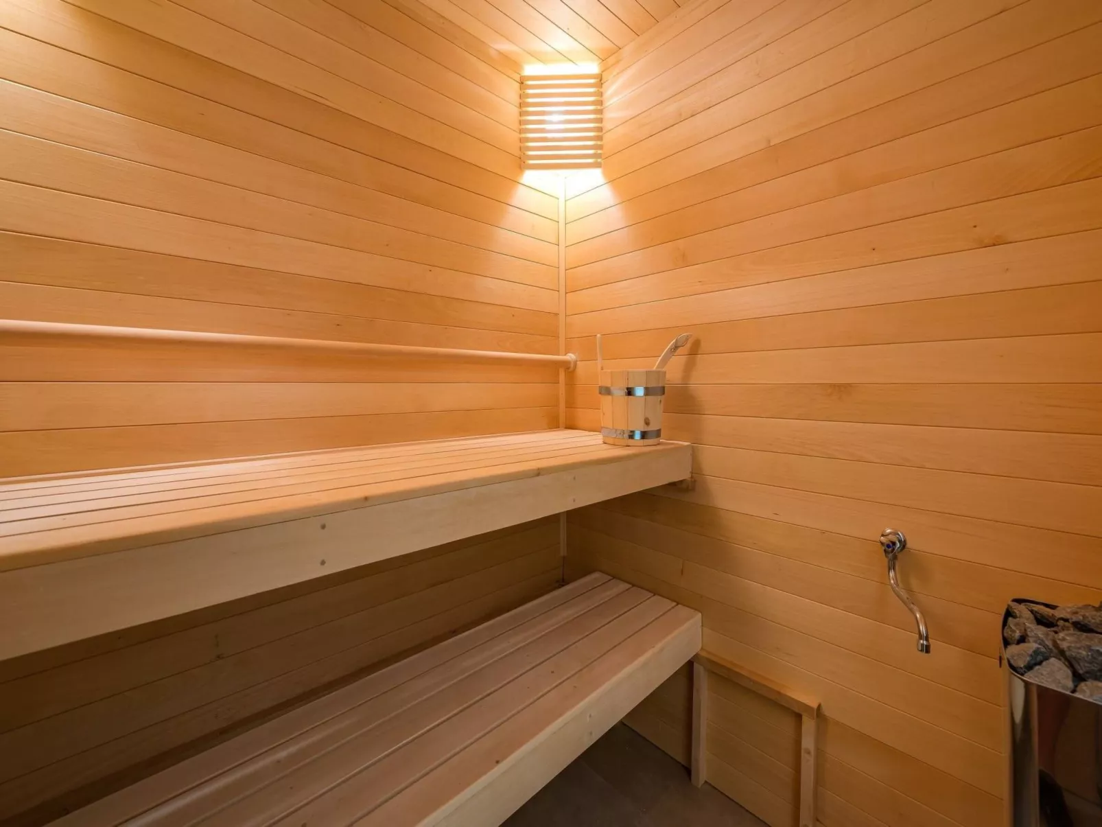 Cedar in Stoja mit großzügigem Garten-Image-tags.info