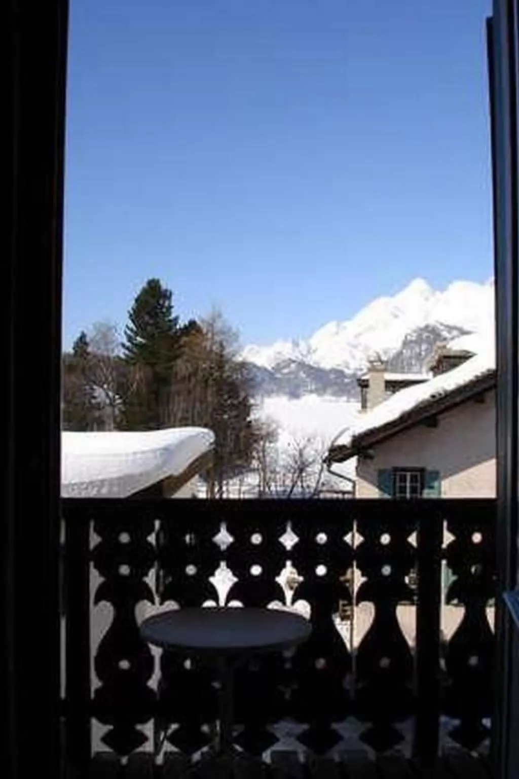 Chesa Lagrev-Schucan-Draußen