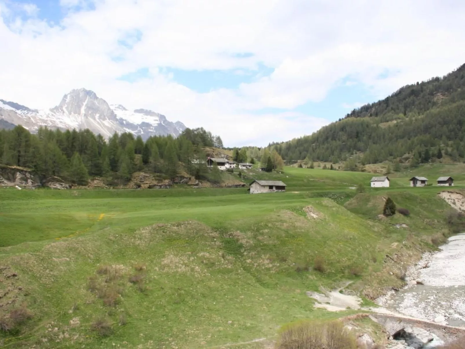 Chesa Arettas-Outside