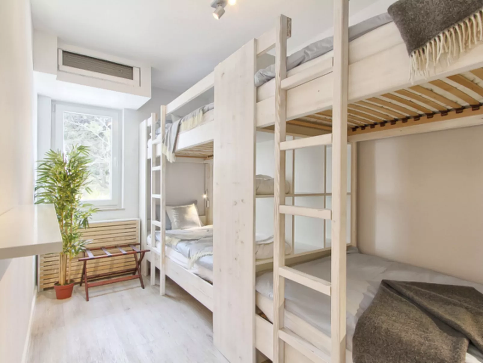 Stylisches Haus mit Dachterrasse, Bar und Hot Tub-Drinnen