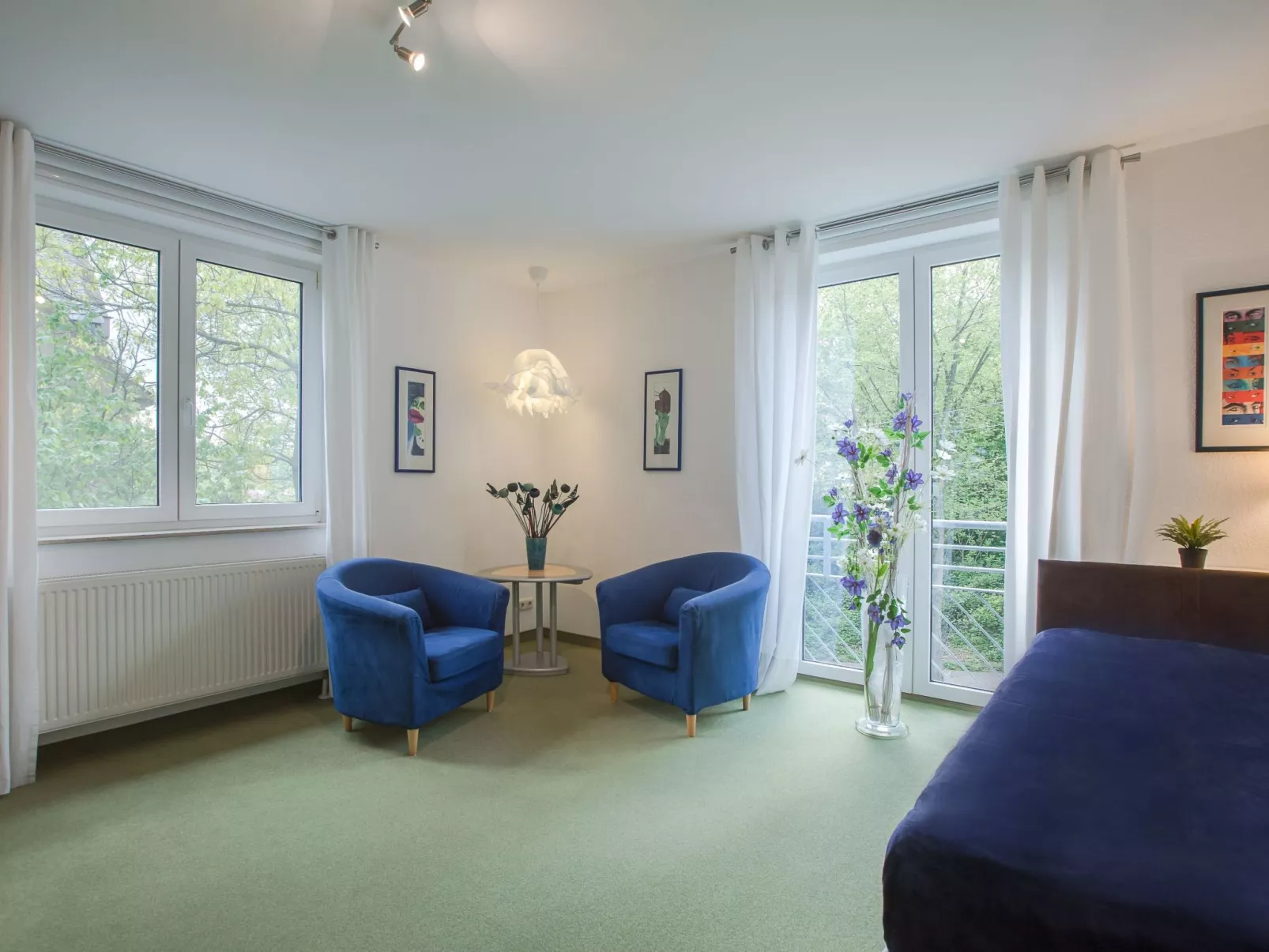  in Stadtrandlage mit guter Anbindung, sowie eigener Terrasse und Garten-Inside