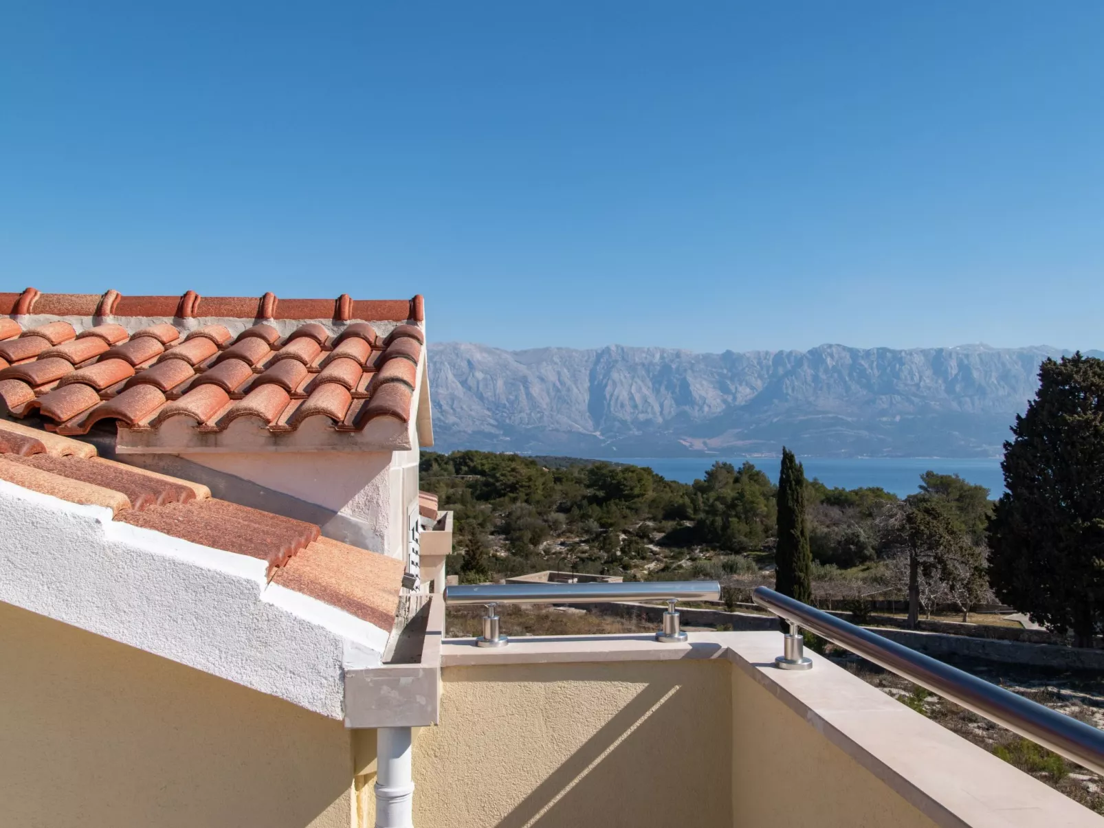 Gesamtes Ferienhaus in Sumartin mit Privatem Pool-Dehors