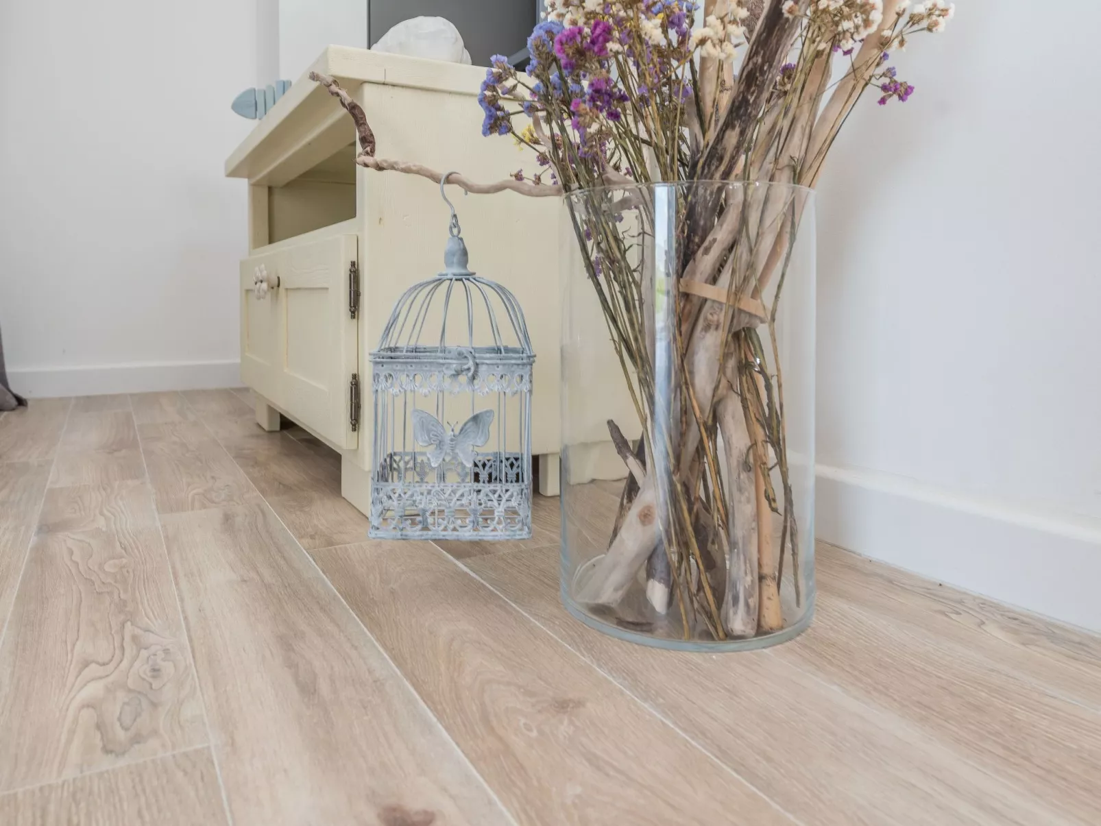 "Ena" mit Blick auf das Wasser-Drinnen