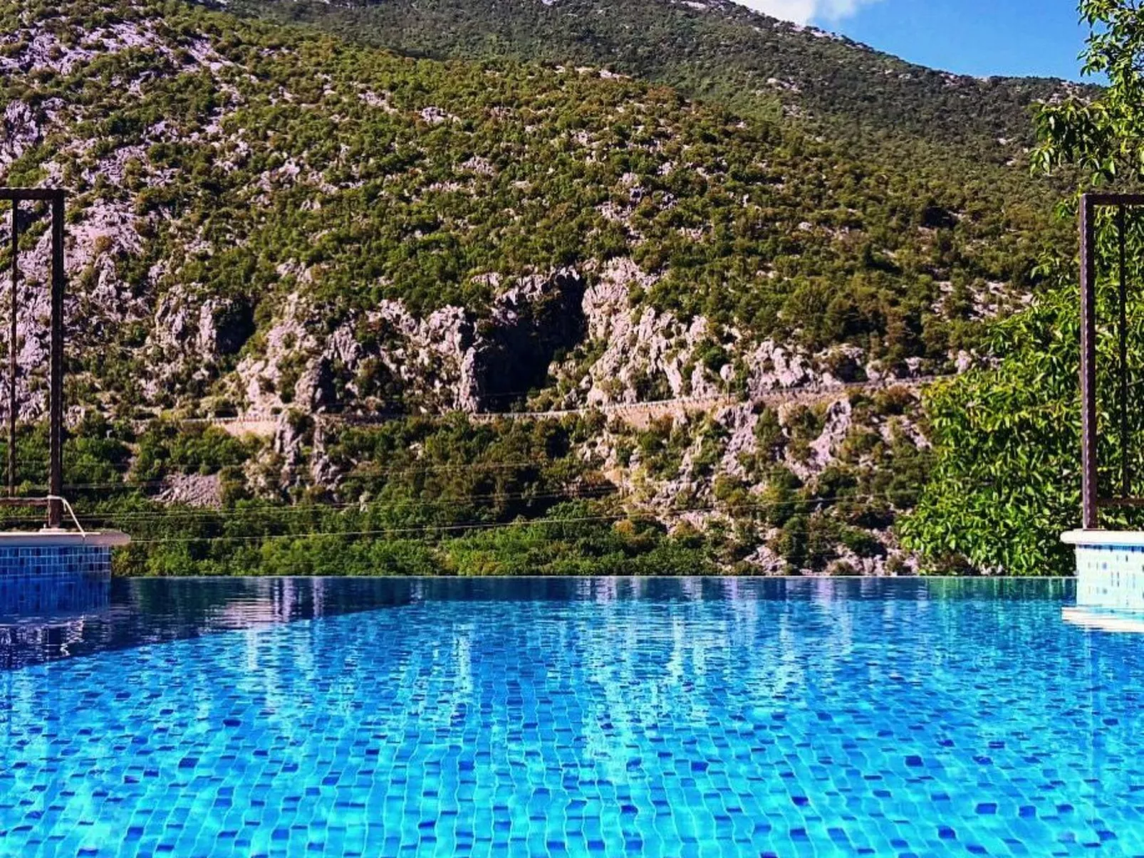 Villa Mosor mit beheiztem Salzwasserpool und Sauna-Draußen