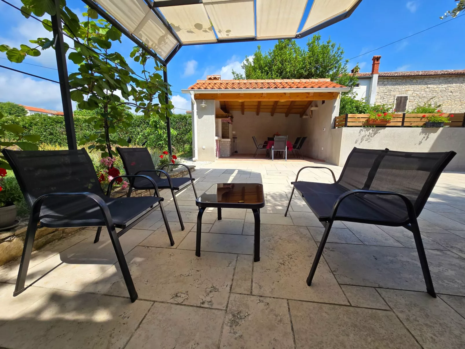 Typisch istrisches Steinhaus Brnistra in Rakalj-Draußen