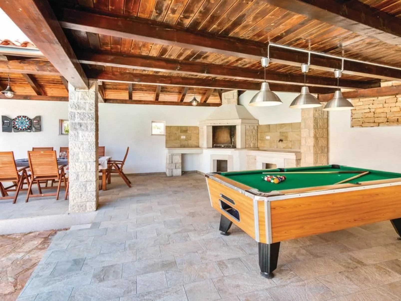 Mit Whirlpool und Sauna-Draußen