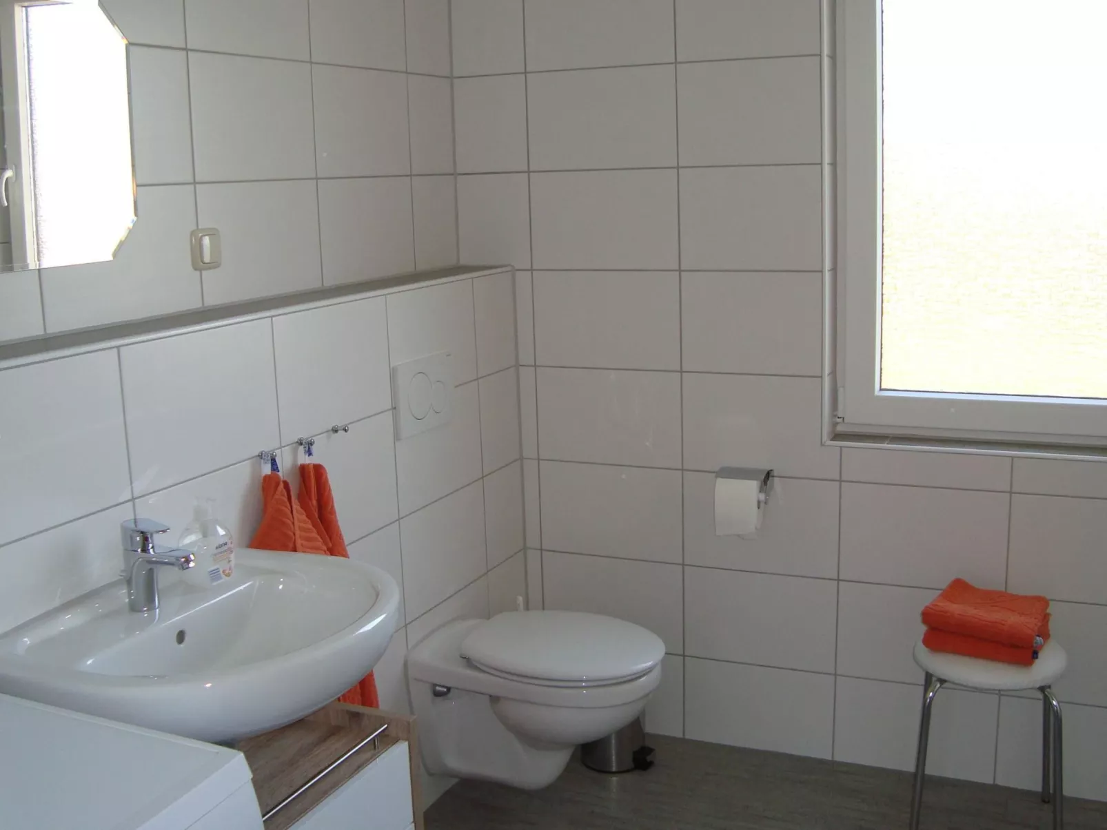 Komfortable Ferienwohnung mit großem Garten-Dedans