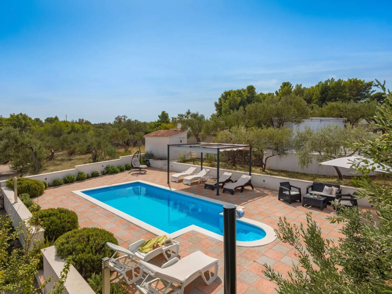 Villa Bravura-Outside