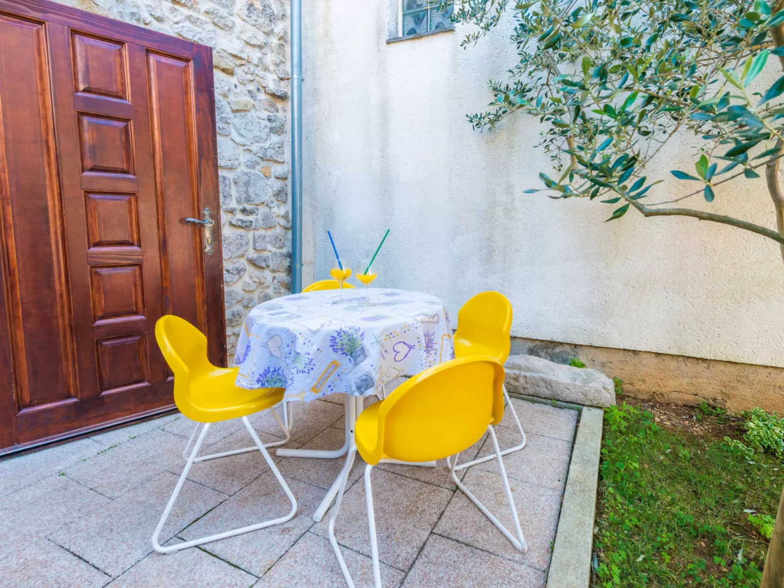 In Sukošan mit Privatem Garten-Dehors