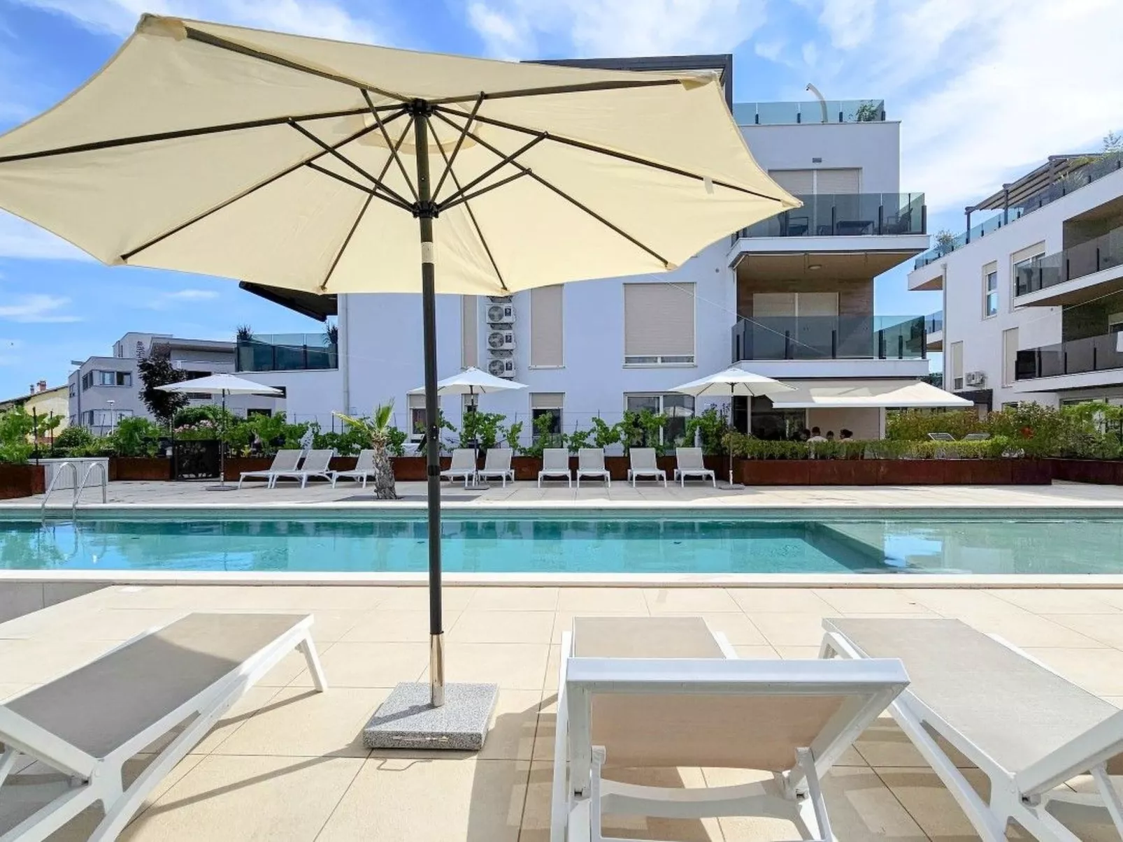 Green Oasis mit Schwimmbad-Dehors