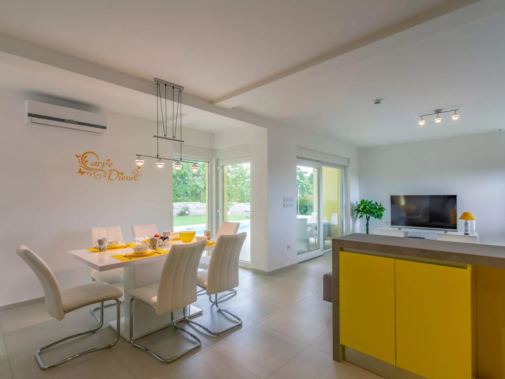 Mit Privatpool für 6 Personen-Inside