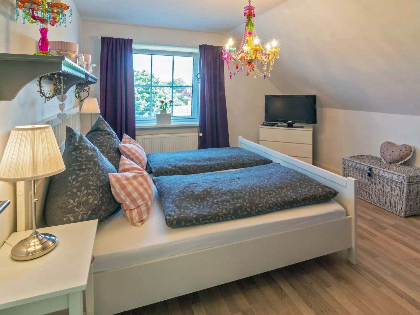 Ella-Image-tags.info