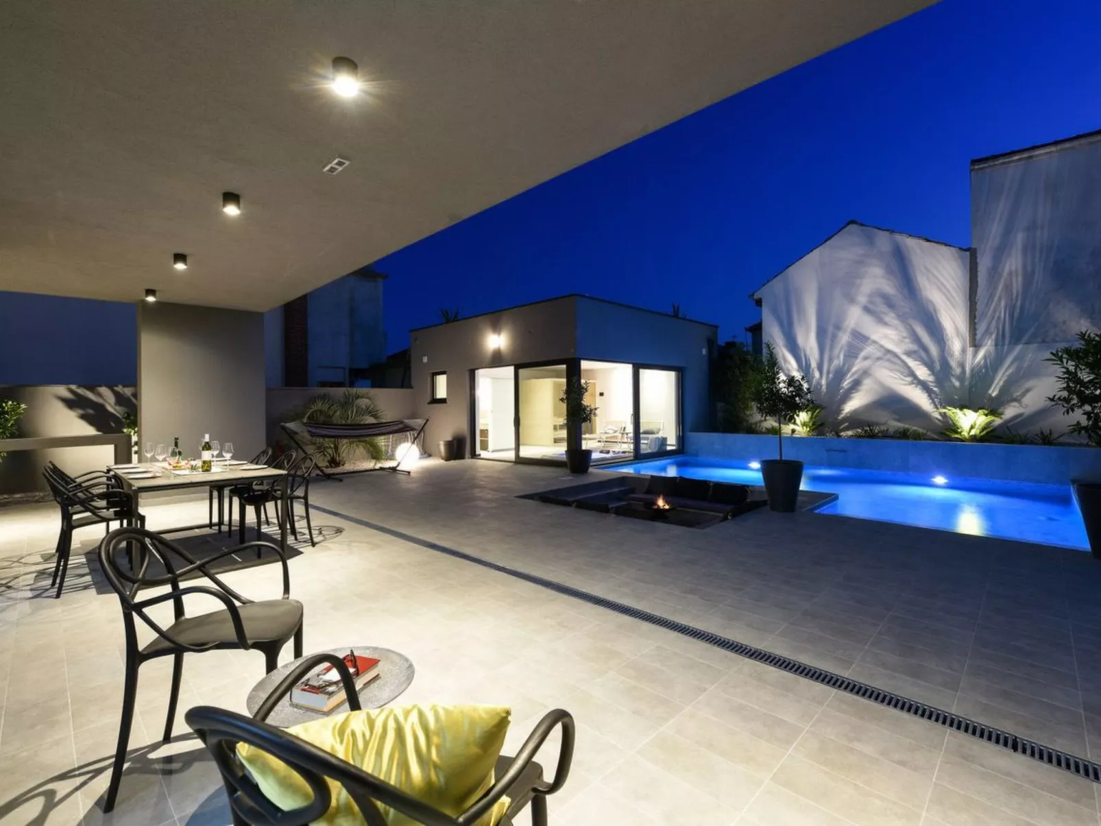 Villa "Omnia" mit Whirlpool-Outside