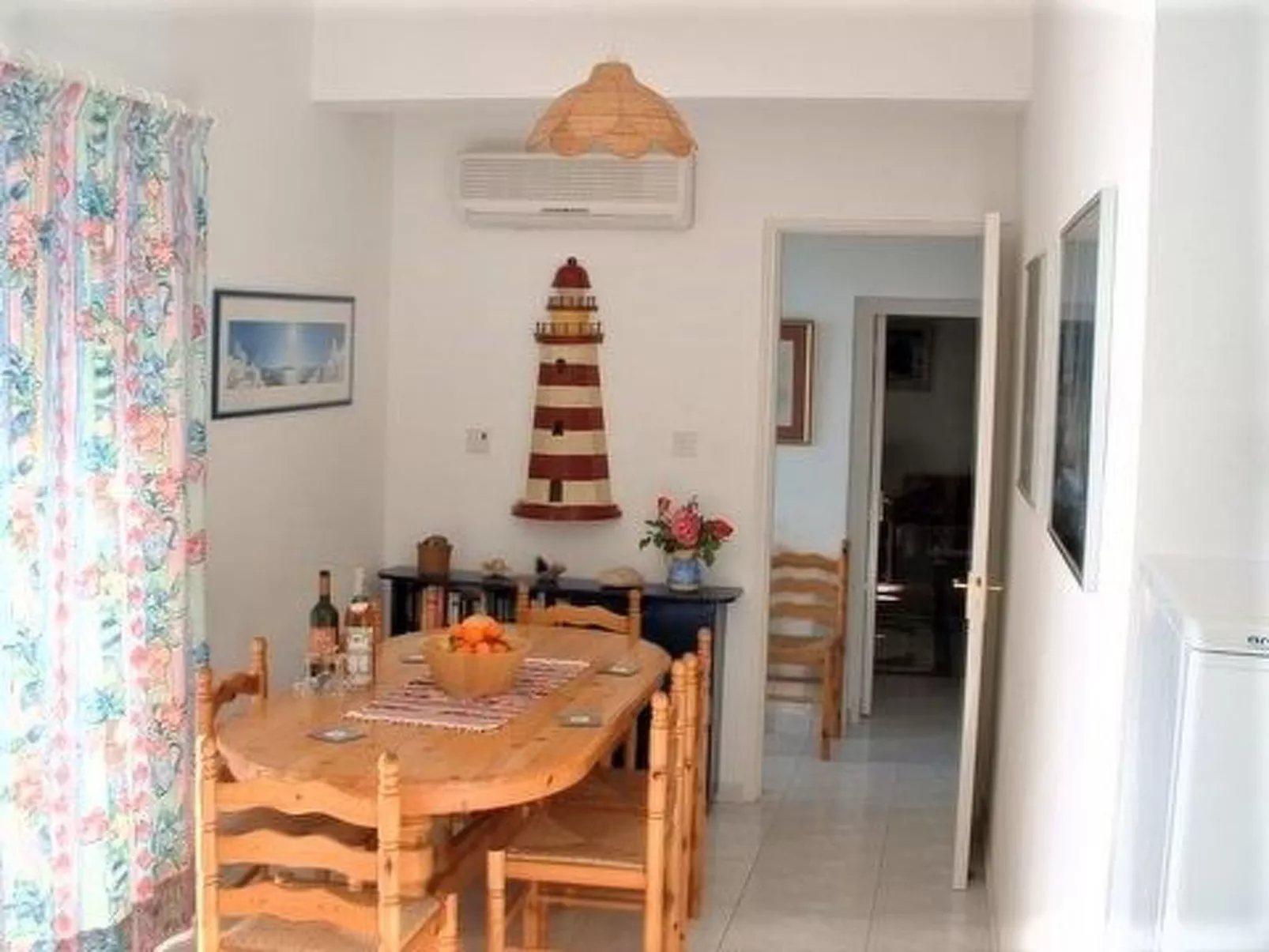 "Iptamena" mit Blick auf das Wasser-Inside