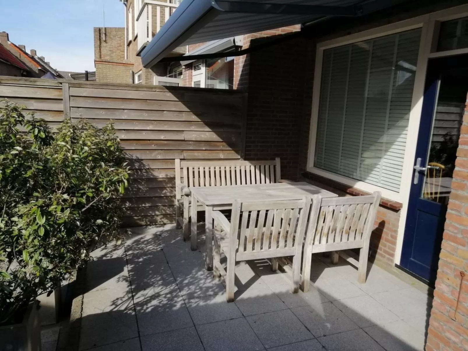 "Emmastraat" mit Terrasse-Drinnen