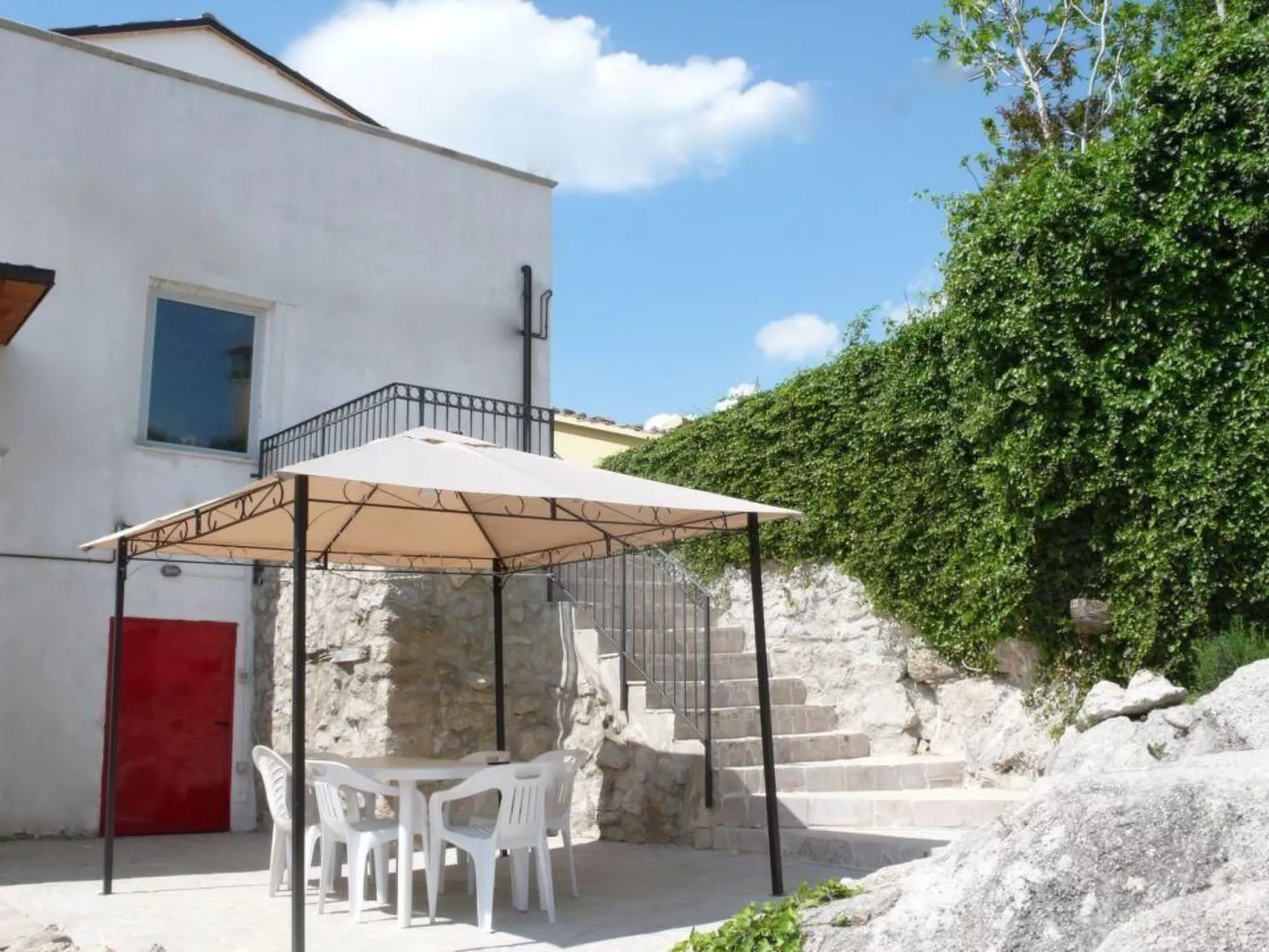 'Elvira Basilico' mit Terrasse-Outside