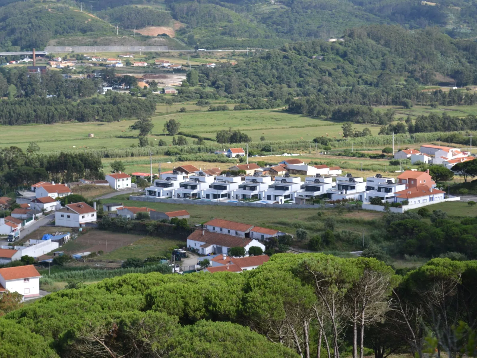 Neue moderne Villa mit privatem Pool-Dehors