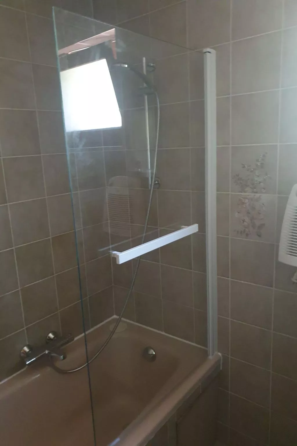 Mit Balkon, Garten und Talblick-Drinnen