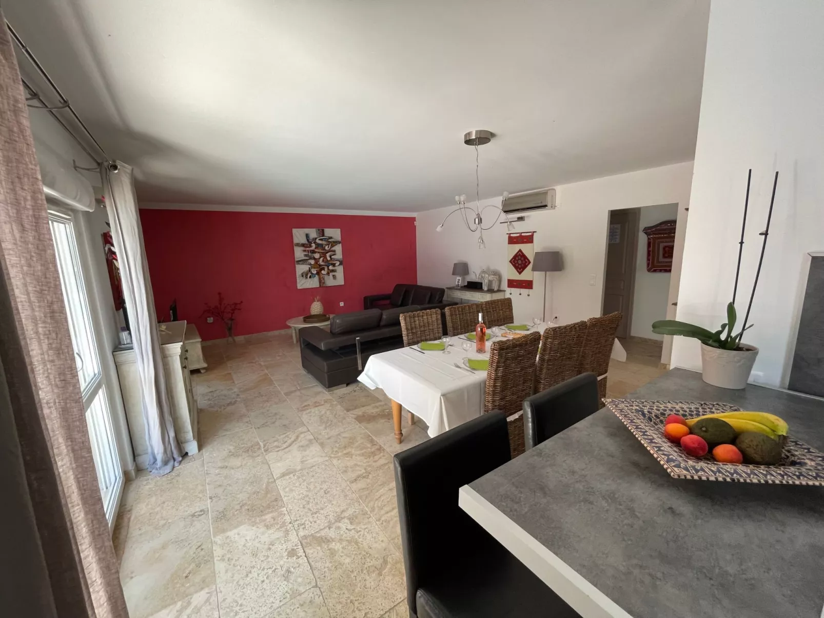 Mit eigenem Pool-Drinnen