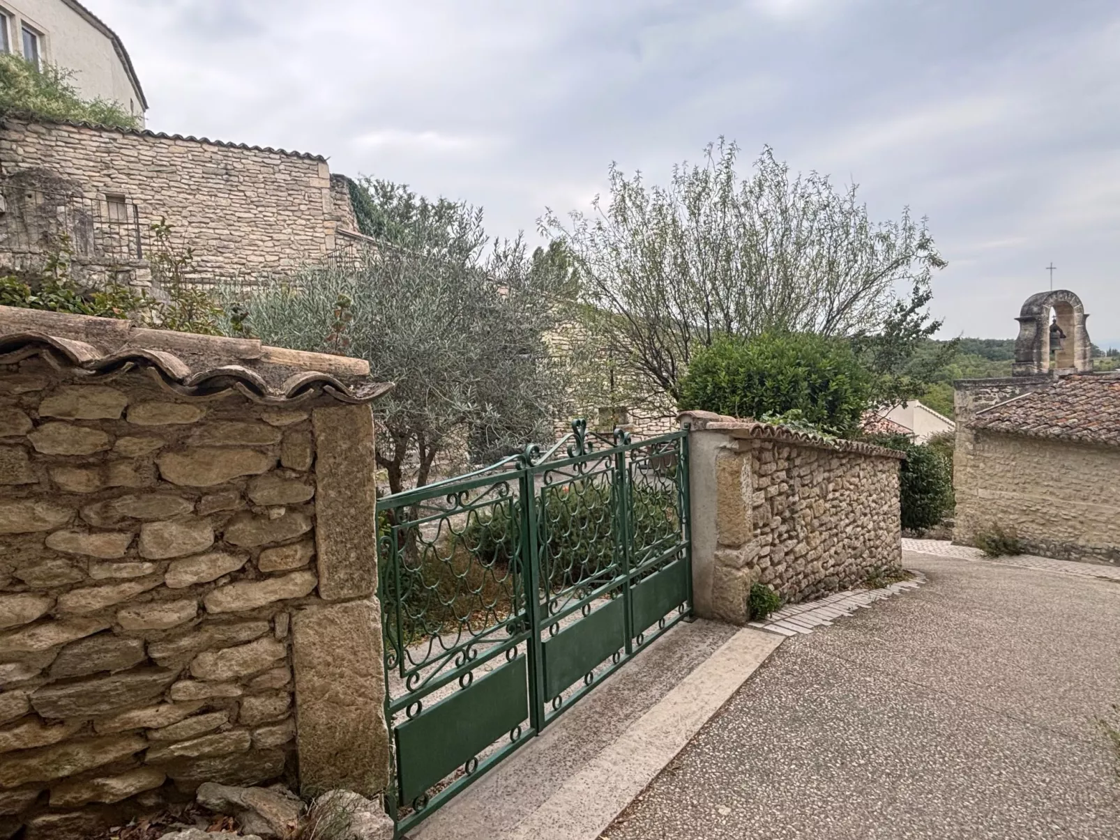 Dorfhaus in provencal mit Pool-Outside