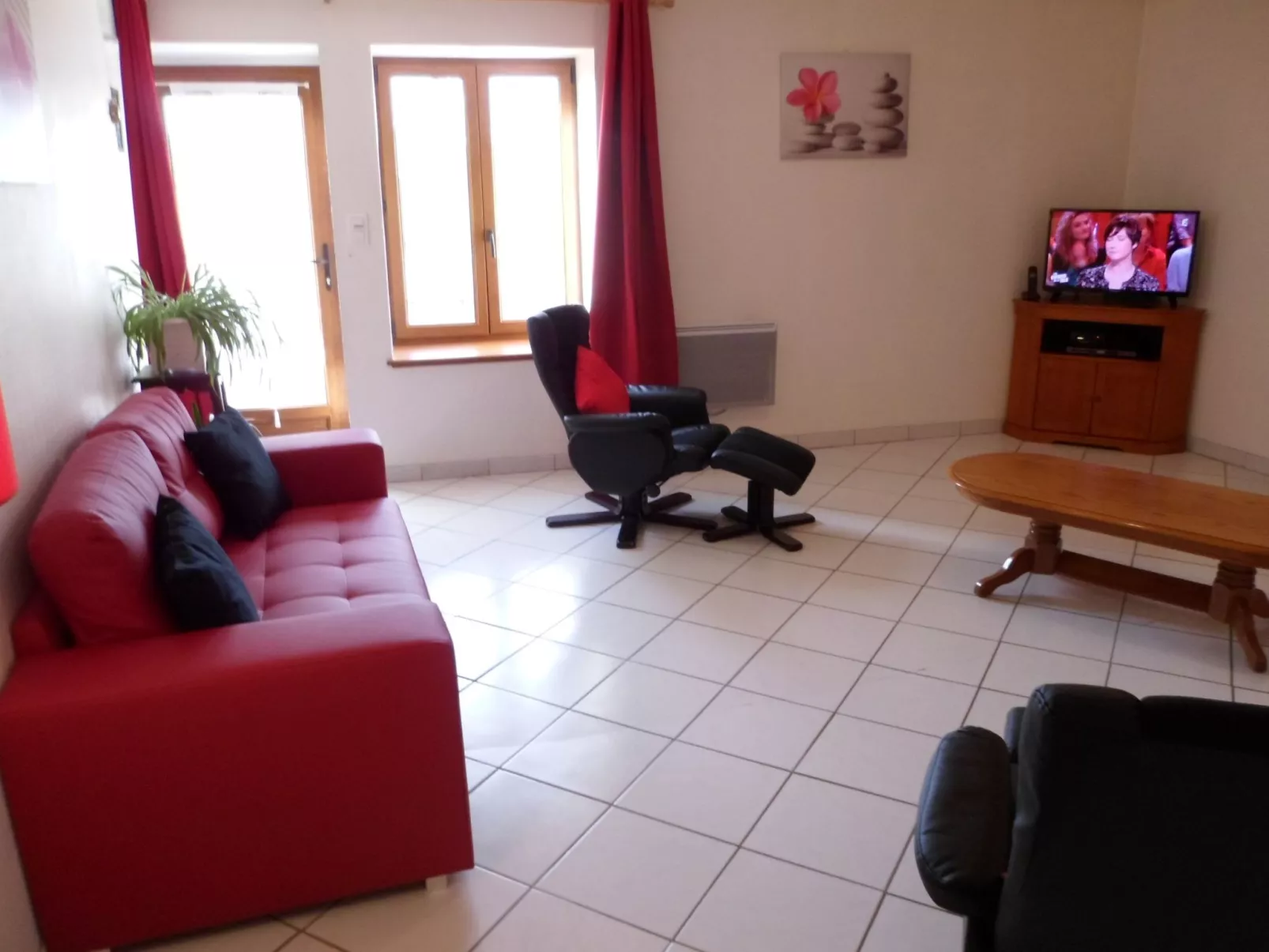 Steinhaus in ländlicher Umgebung mit Pool-Inside