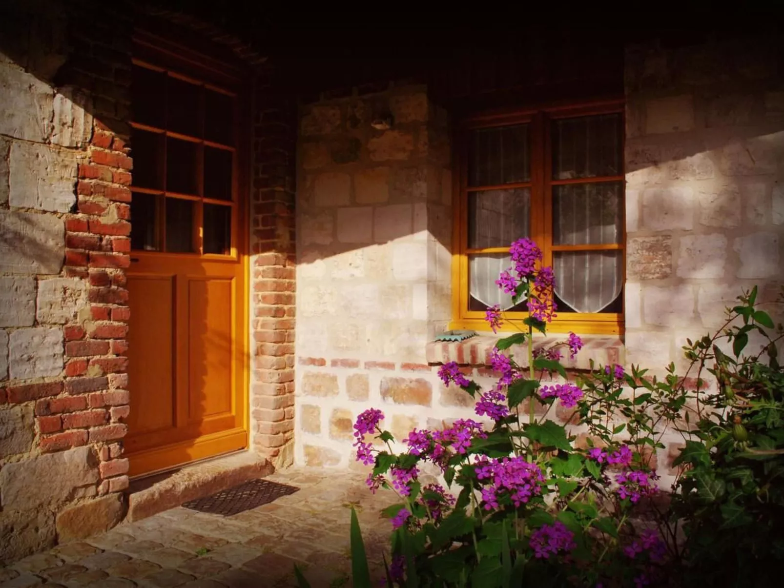 Liebevoll renoviertes Ferienhaus als Teil eines kleinen Bauernhauses mit abgesc-Draußen