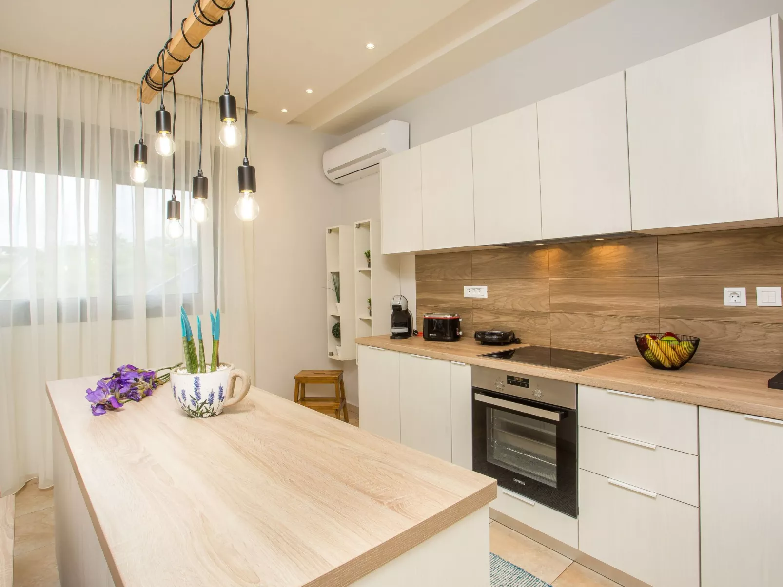 Mit eigenem Garten und Grill-Dedans