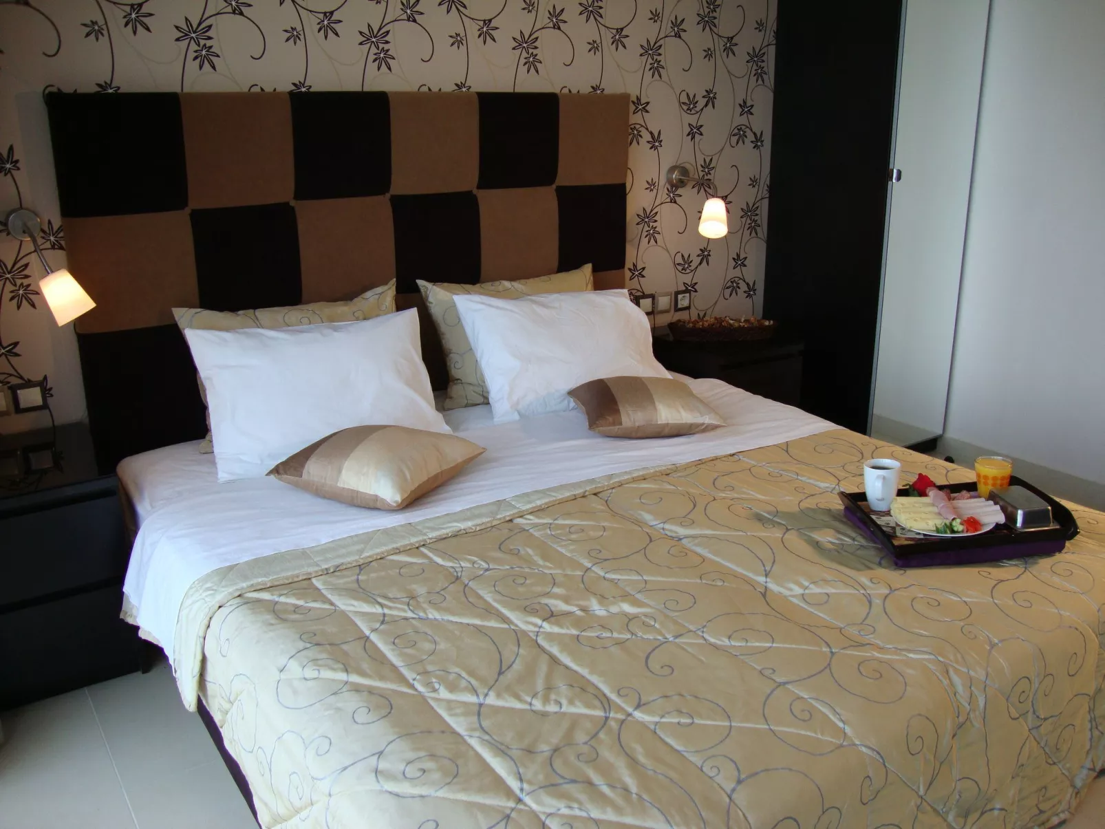 Ferienvilla mit Blick auf das Wasser-Inside